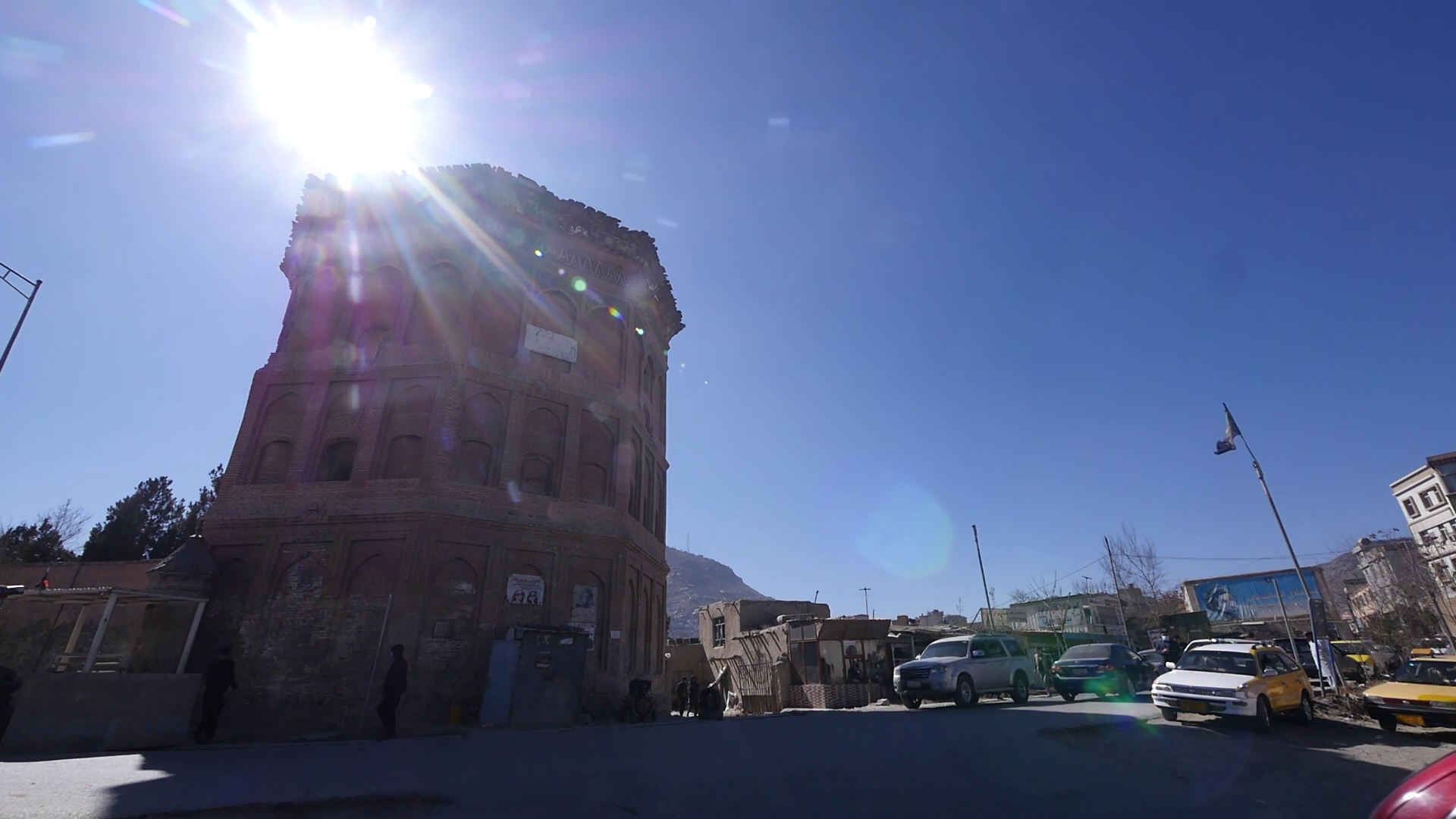 کوچه تنور سازی در شهرآرای کابل نمای از یک برج تاریخی را نیز به همراه دارد که ظاهرا در گذشته در این محل قلعه نظامی با هفت برج بوده است.